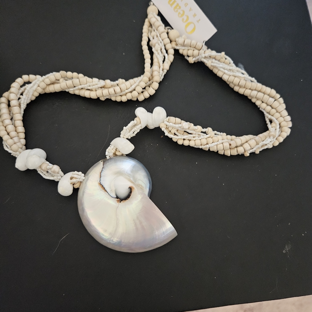 Collezione Alessandro Short Ariel Necklace with Opulent Shell Pendant